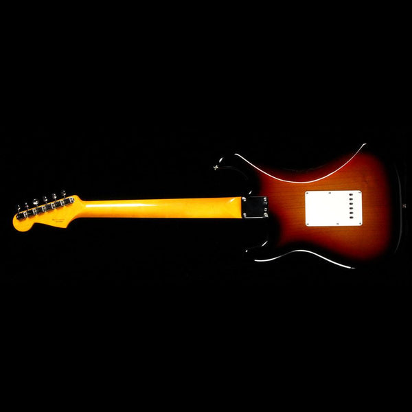 Fender Classic Series '60s Stratocaster Lacquer 3-Tone Sunburst