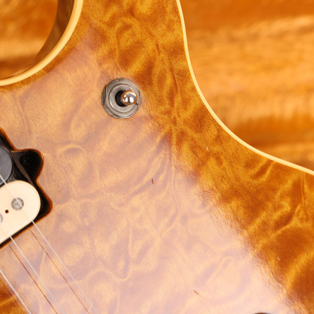 Ernie Ball Music Man Axis EX Transluscent Gold — 9