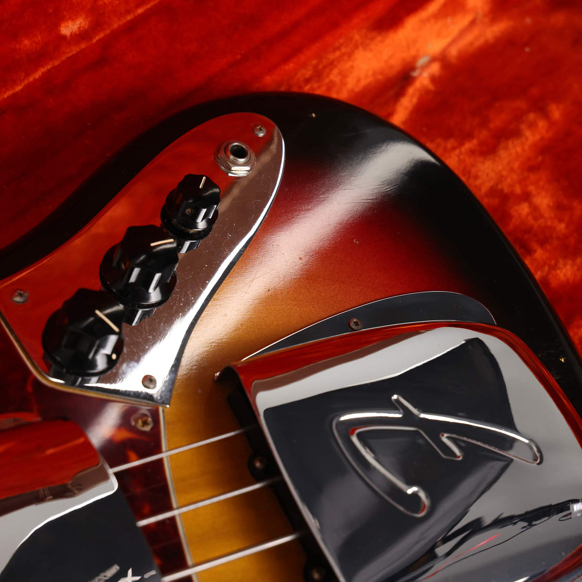 1962 Fender Jazz Bass Sunburst — 8