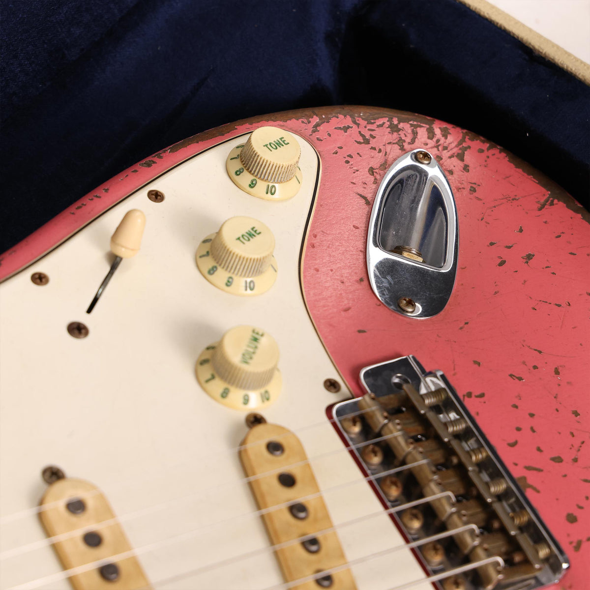 Fender Custom Shop 1962 Stratocaster Ultimate Relic Roasted Alder Stratocaster Masterbuilt Jason Smith Faded Coral Pink — 6