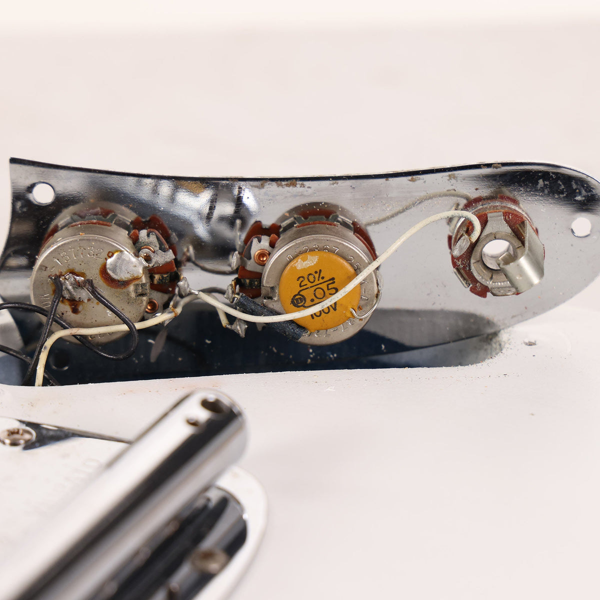 1973 Fender Mustang Refinished White — 7
