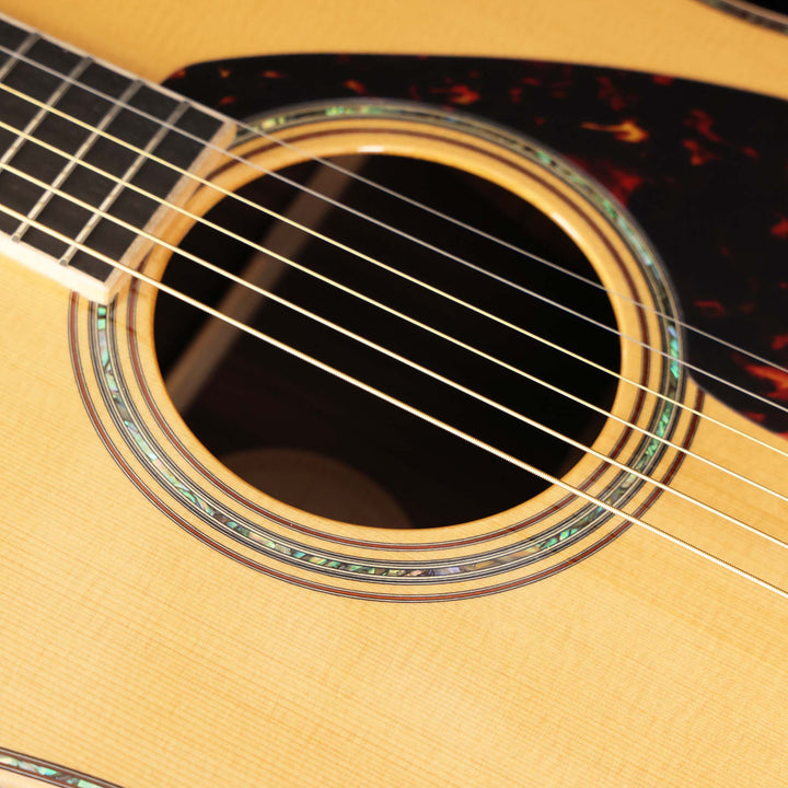 Yamaha LL36R Acoustic Guitar Natural