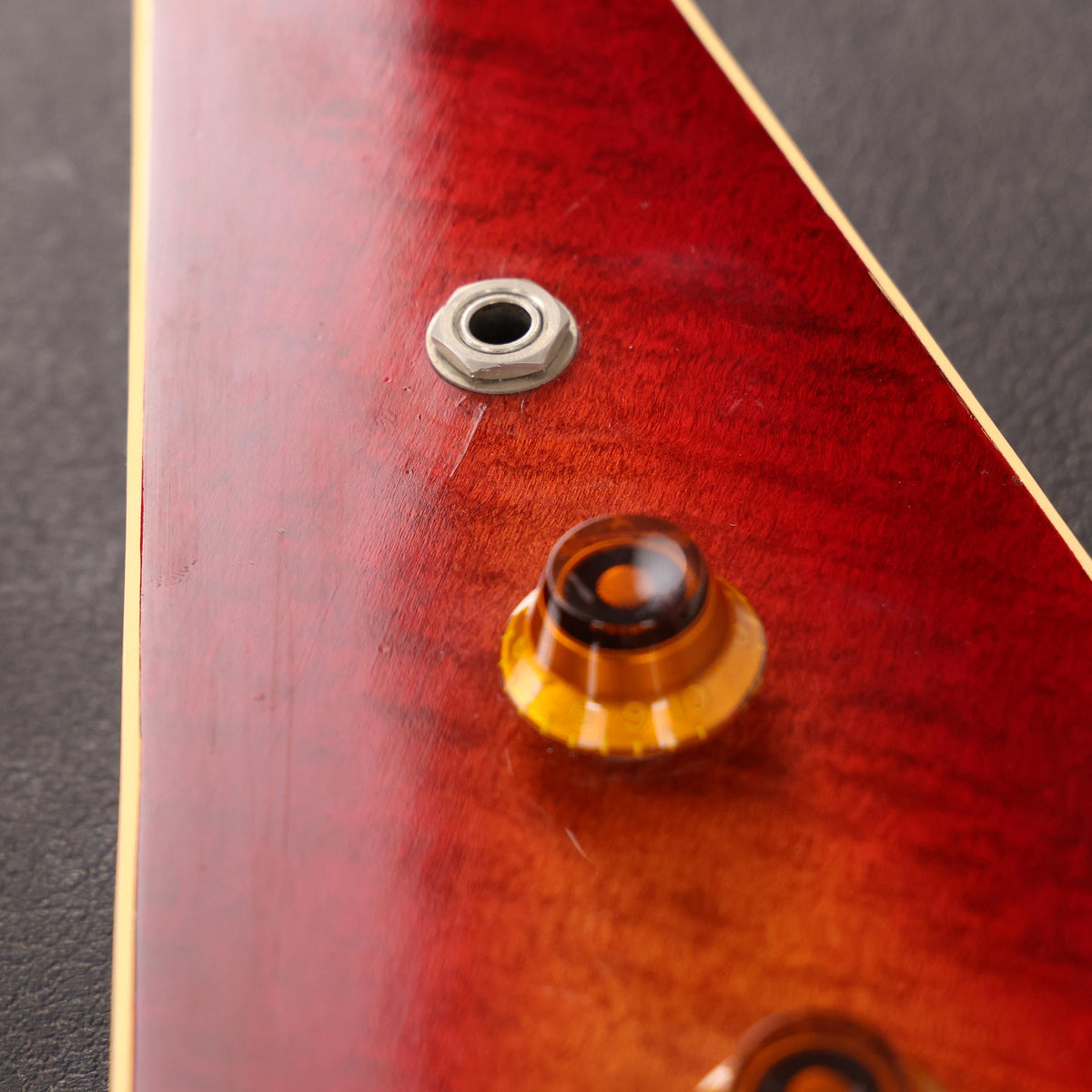 1982 Gibson The Flying V CMT Sunburst — 10