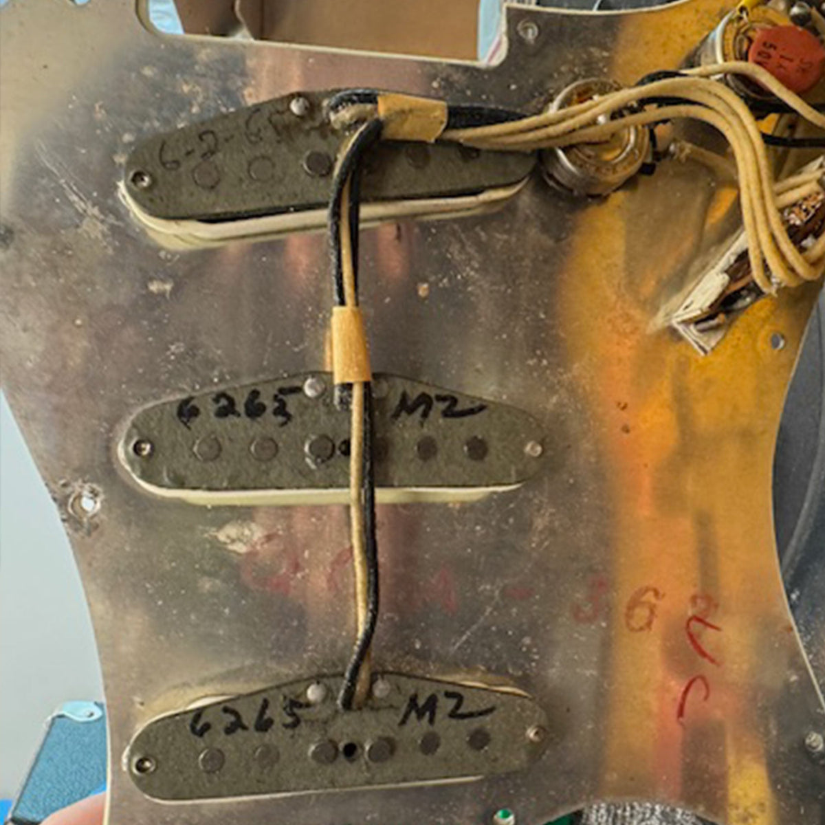 1965 Fender Stratocaster Sunburst — 10