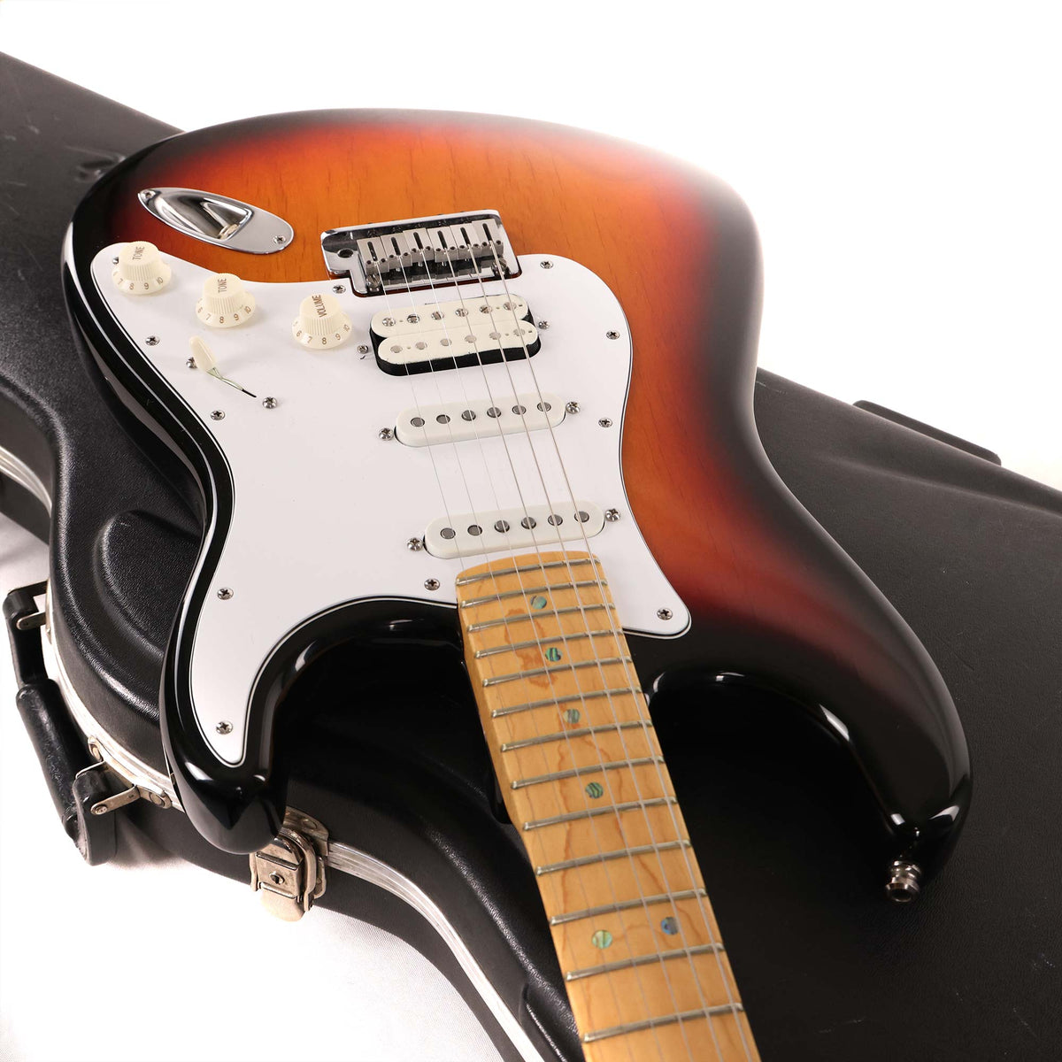 Fender American Deluxe Fat Strat 3-Tone Sunburst 2000 — 6