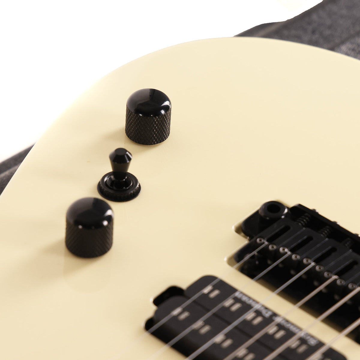 Charvel Custom Shop Dinky Vanilla Shake 2024 — 9