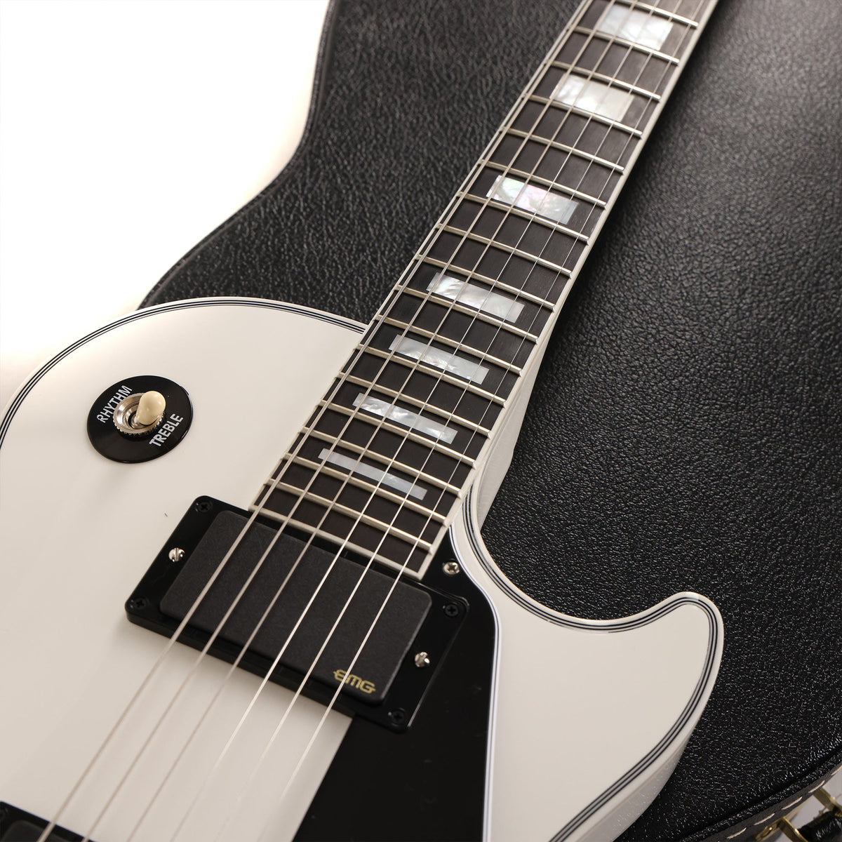 Gibson Custom Shop Les Paul Custom Made 2 Measure Alpine White with EMGs 2025 — 11