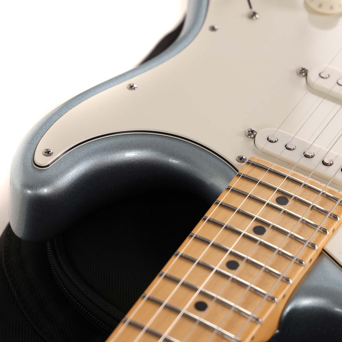 Suhr Classic S Ice Blue Metallic Used — 10