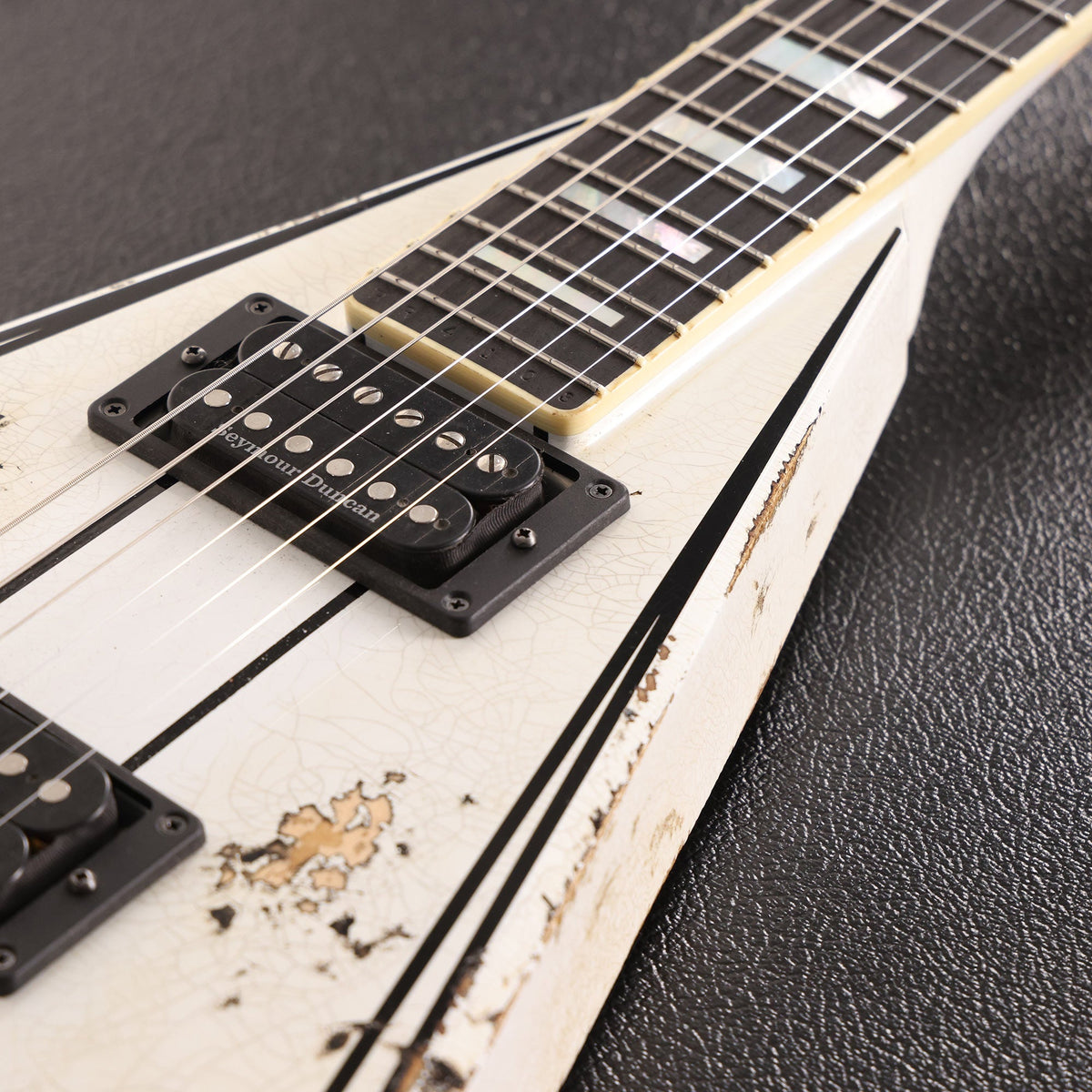 Jackson Custom Shop RR 1.5 Rhoads Tour Relic White with Black Pinstripes 2025 — 10