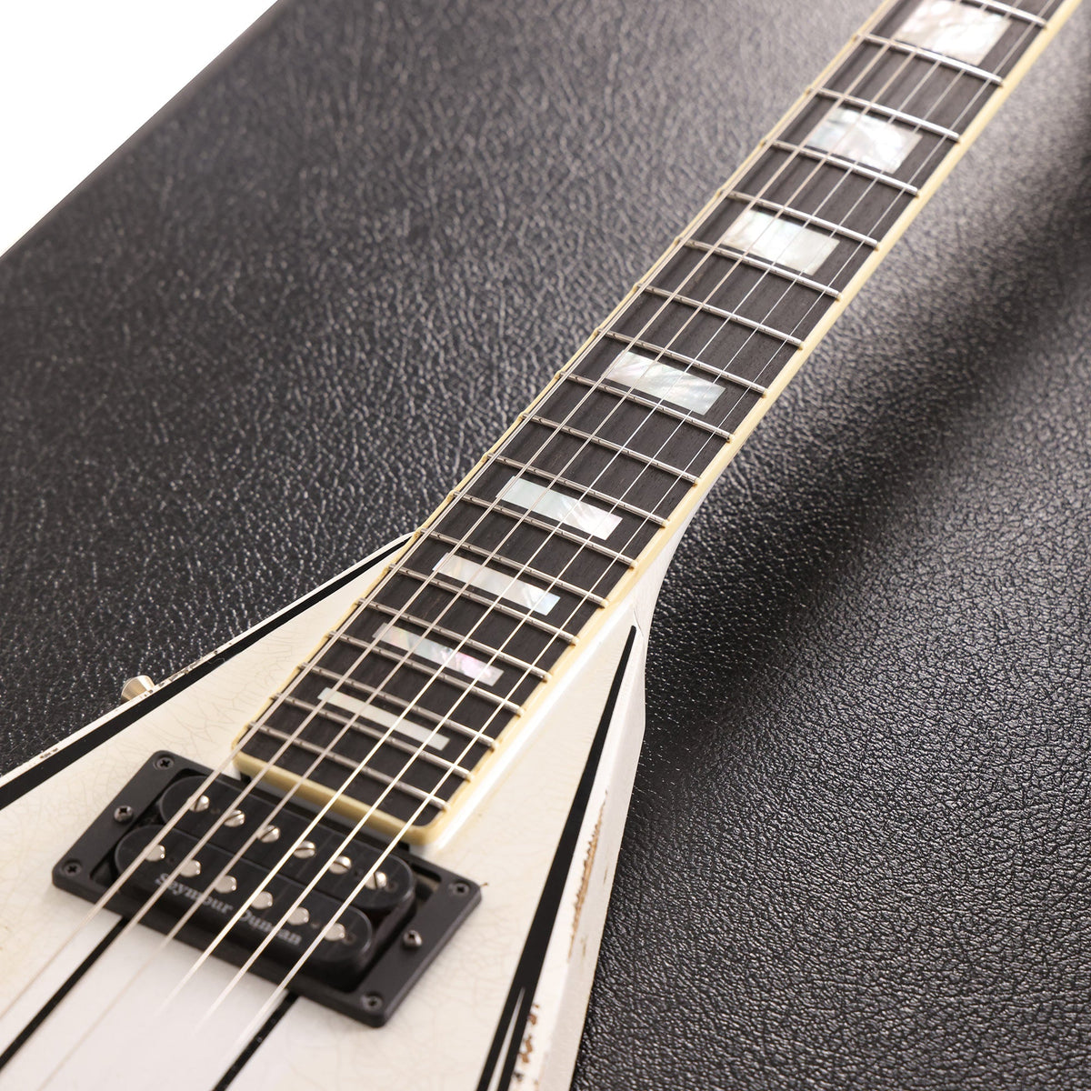 Jackson Custom Shop RR 1.5 Rhoads Tour Relic White with Black Pinstripes 2025 — 13
