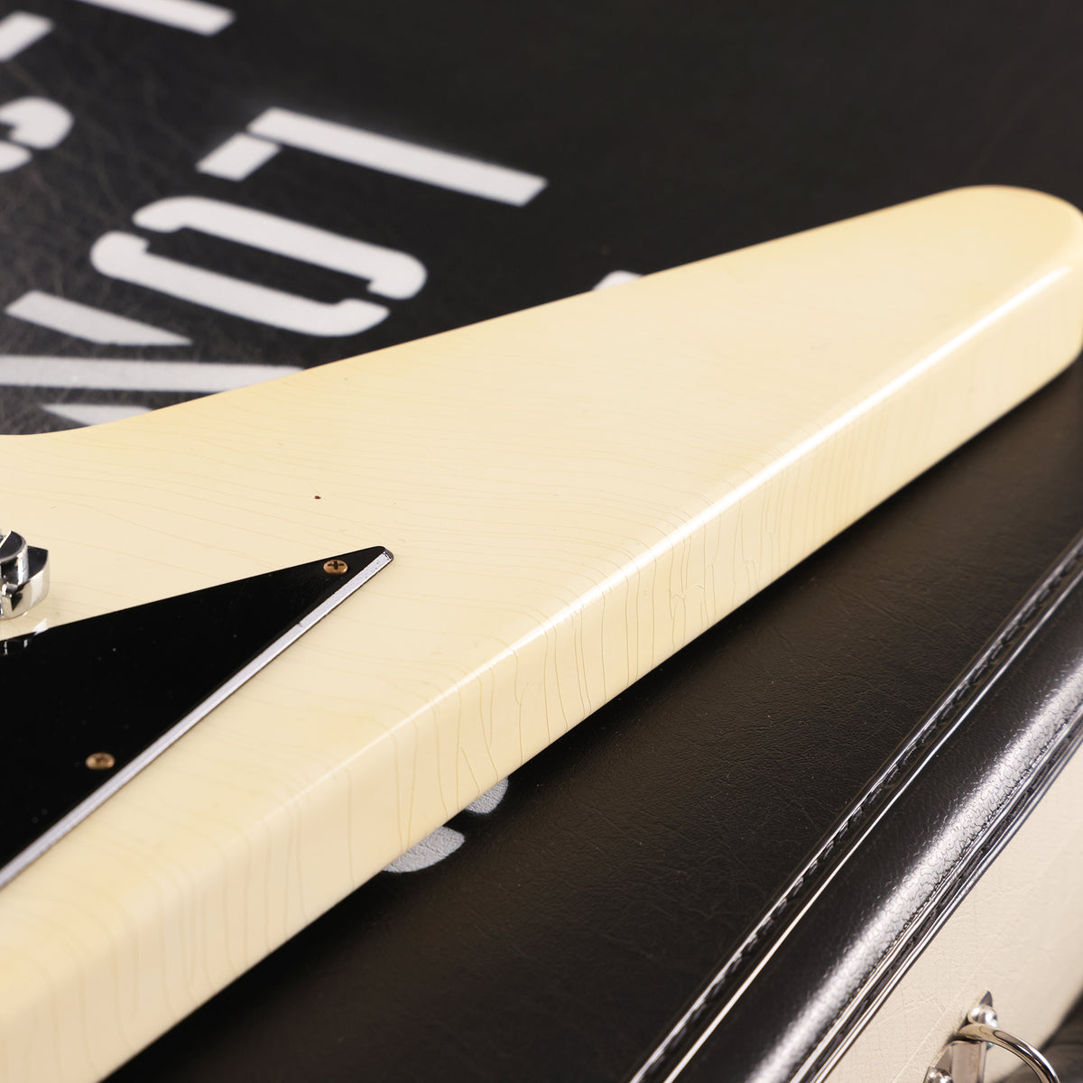 Gibson Custom Shop Michael Schenker 1971 Flying V Collector’s Edition Black and White 2026 — 10
