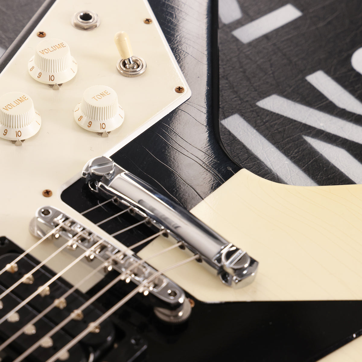 Gibson Custom Shop Michael Schenker 1971 Flying V Collector’s Edition Black and White 2026 — 12
