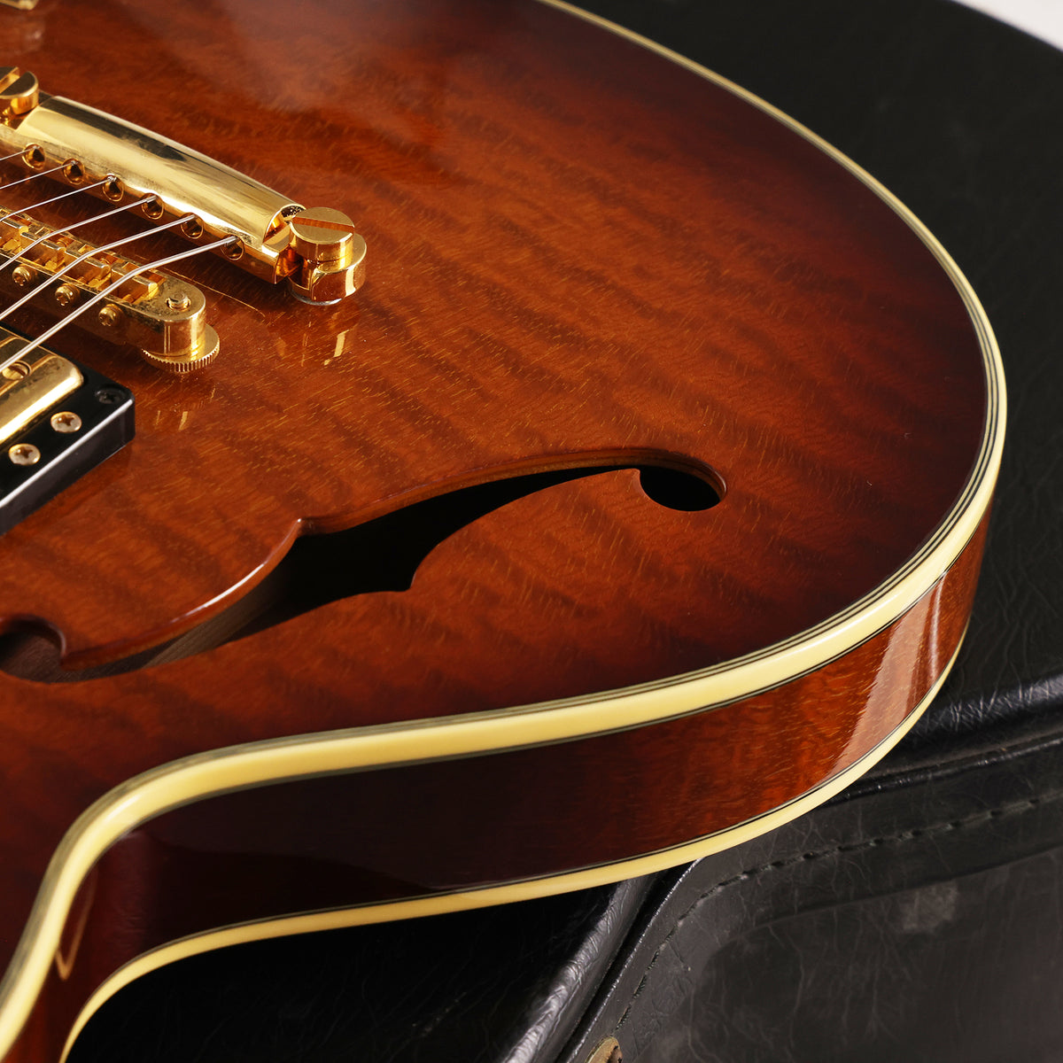 1990's Yamaha SAS-1500 Violin Sunburst — 9