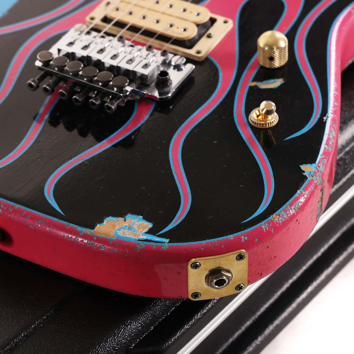 Charvel Custom Shop Graphic Nitro Relic San Dimas Masterbuilt Black and Magenta Flames — 10