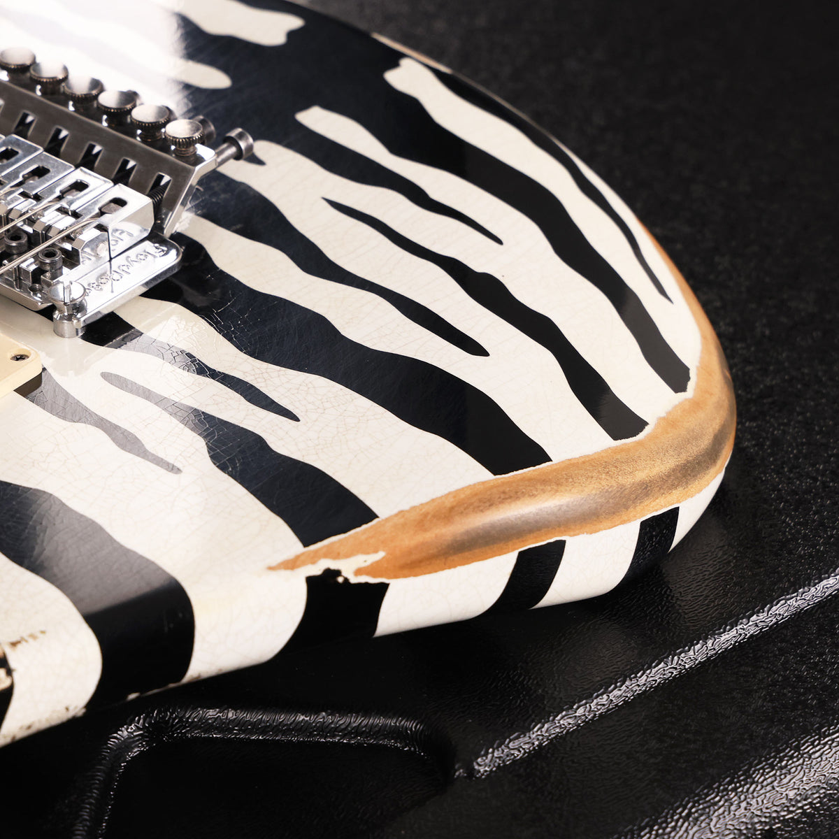 Charvel Custom Shop Graphic Nitro Relic San Dimas Masterbuilt White Bengal — 11