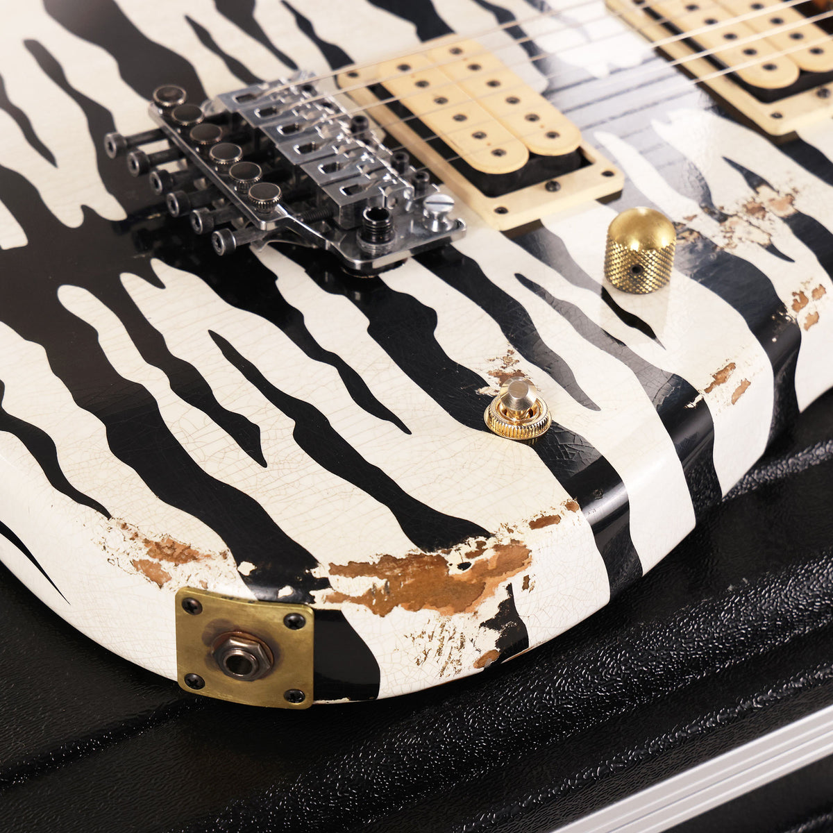 Charvel Custom Shop Graphic Nitro Relic San Dimas Masterbuilt White Bengal — 13