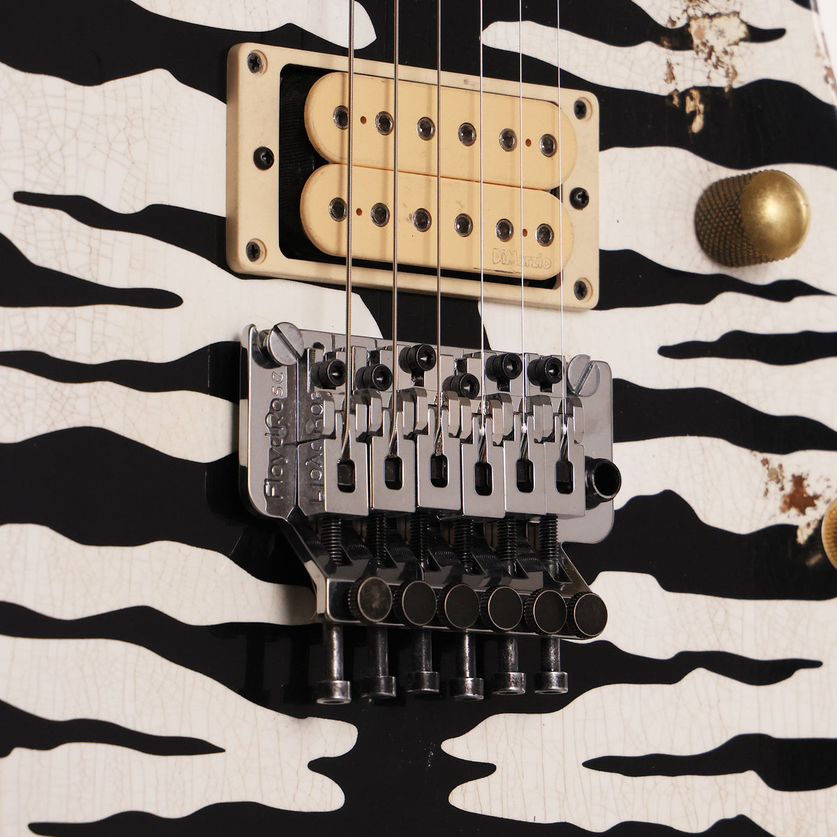 Charvel Custom Shop Graphic Nitro Relic San Dimas Masterbuilt White Bengal — 8