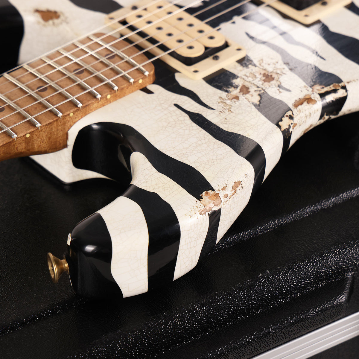 Charvel Custom Shop Graphic Nitro Relic San Dimas Masterbuilt White Bengal — 9