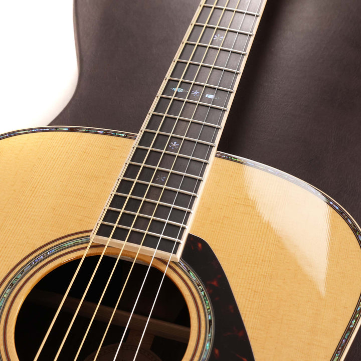 Yamaha LL56R A.R.E. Engelmann Top Original Jumbo Acoustic Guitar