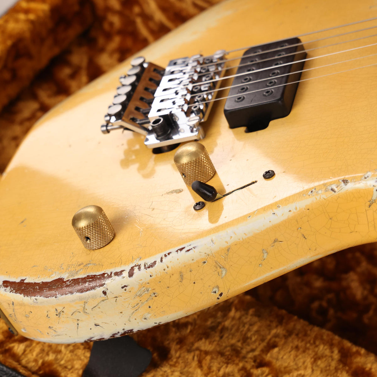 Charvel Custom Shop San Dimas Nitro Ultra Aged Vanilla Shake with Bare Knuckles — 10