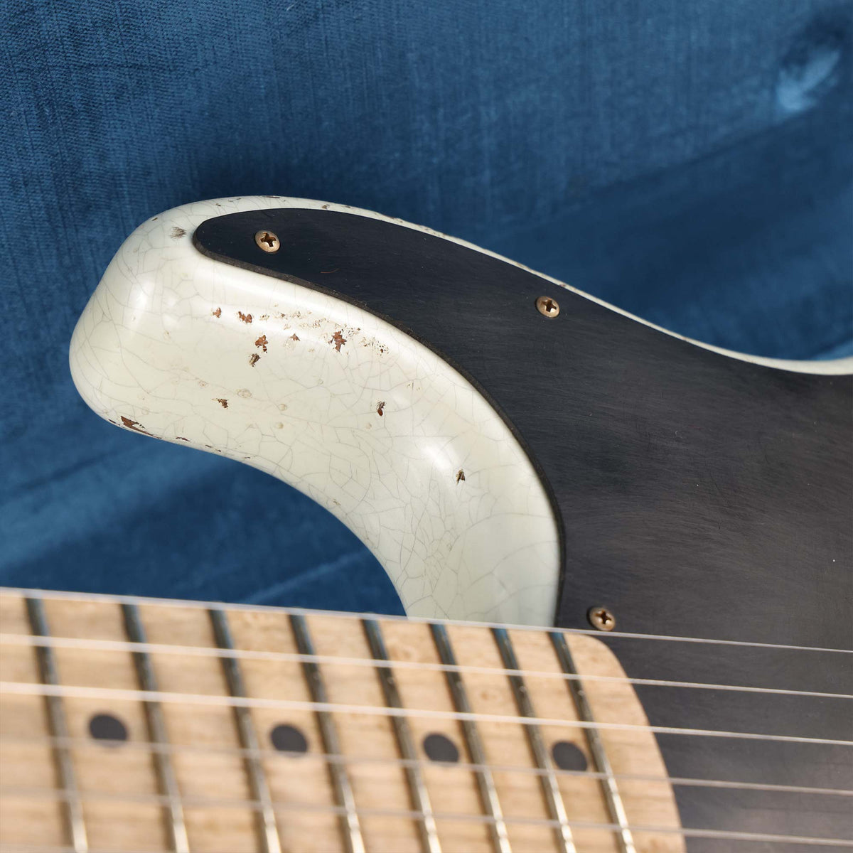 Fender Custom Shop 1969 Stratocaster Heavy Relic Frost White — 8