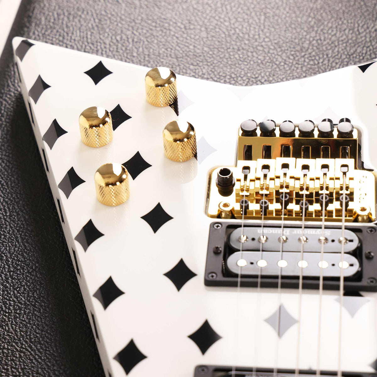 Jackson Custom Shop Randy Rhoads RR 1.5 Music Zoo Exclusive White with Black Diamonds — 10