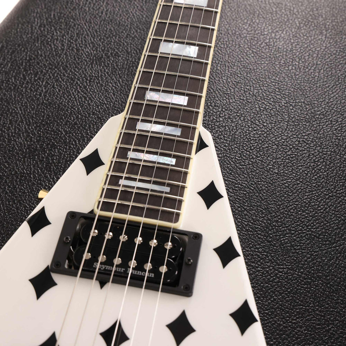 Jackson Custom Shop Randy Rhoads RR 1.5 Music Zoo Exclusive White with Black Diamonds — 12