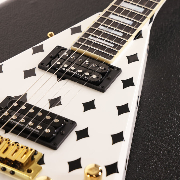 Jackson Custom Shop Randy Rhoads RR 1.5 Music Zoo Exclusive Brass Tremolo White with Black Diamonds