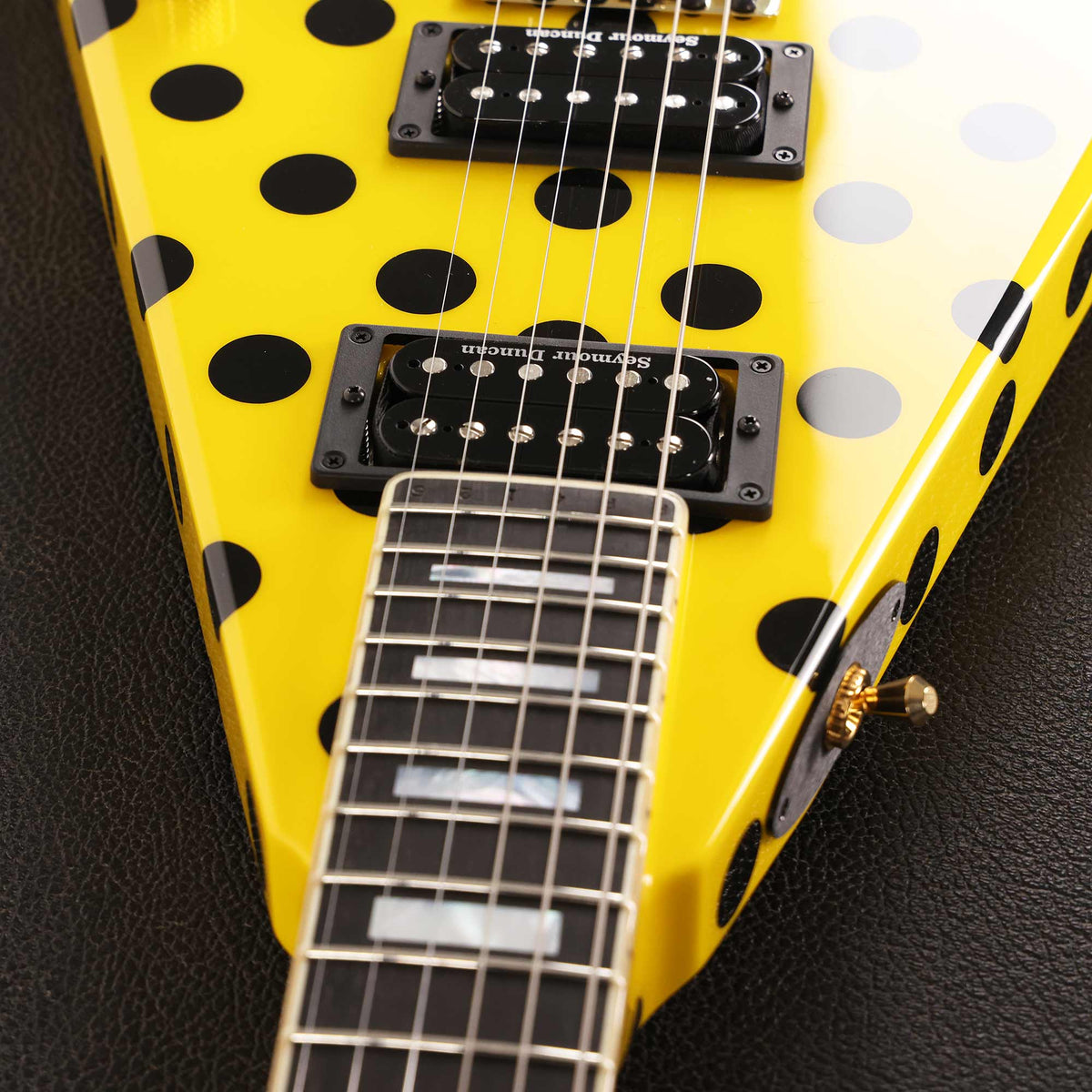 Jackson Custom Shop Randy Rhoads RR 1.5 Music Zoo Exclusive Graffiti Yellow with Black Polka Dots — 11
