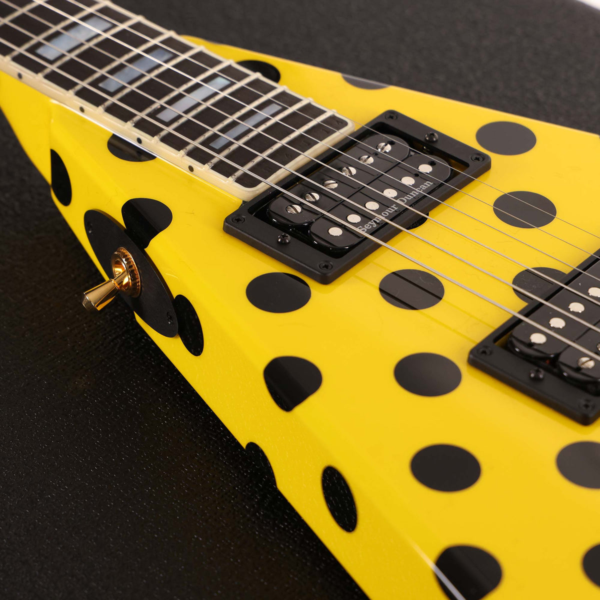 Jackson Custom Shop Randy Rhoads RR 1.5 Music Zoo Exclusive Graffiti Yellow with Black Polka Dots — 7