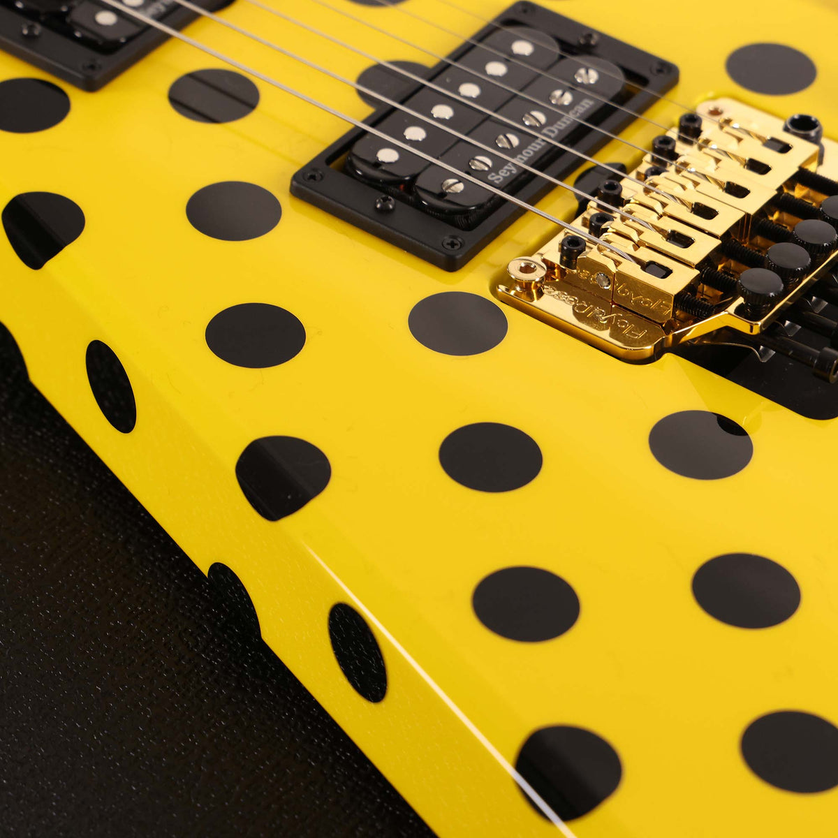 Jackson Custom Shop Randy Rhoads RR 1.5 Music Zoo Exclusive Graffiti Yellow with Black Polka Dots — 8