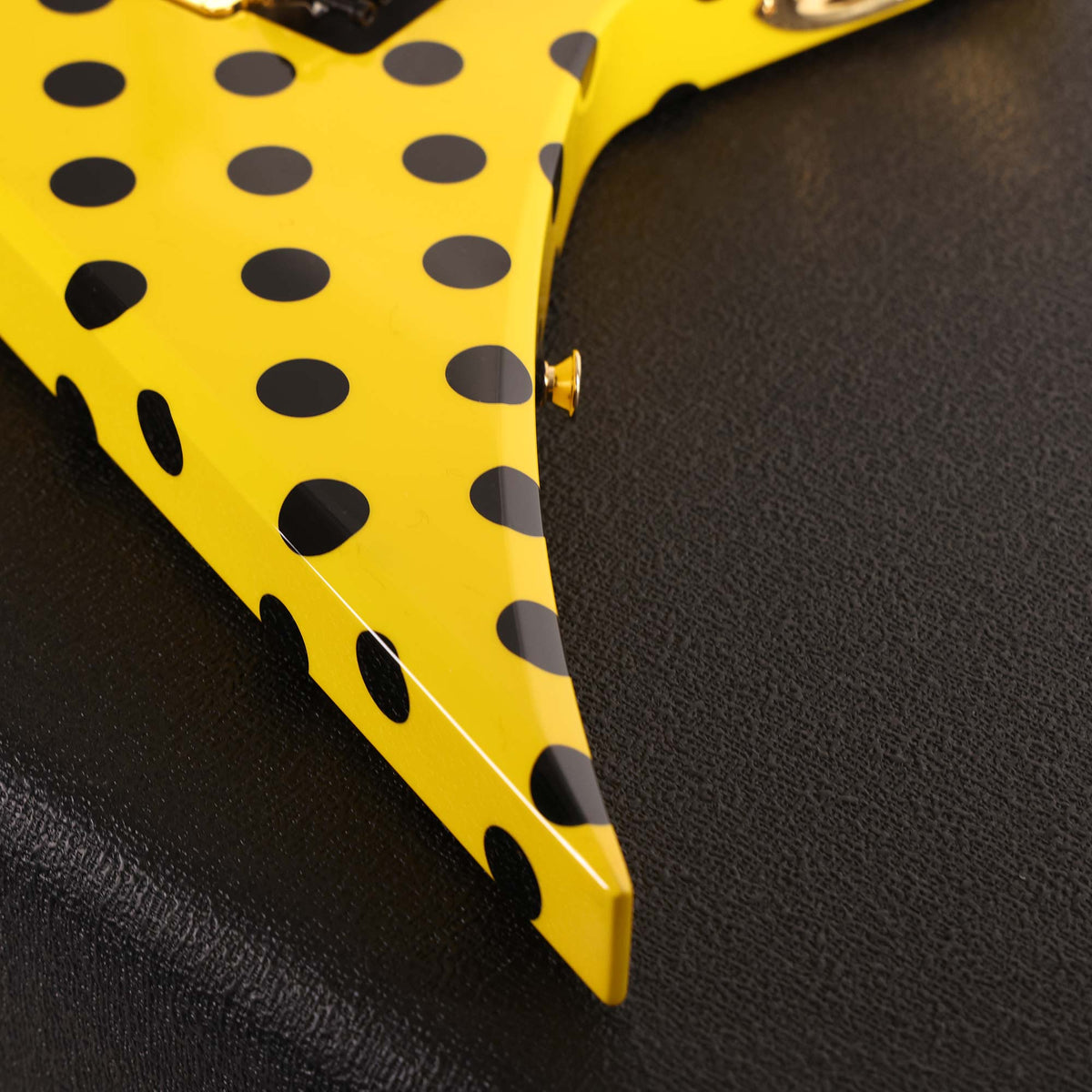 Jackson Custom Shop Randy Rhoads RR 1.5 Music Zoo Exclusive Graffiti Yellow with Black Polka Dots — 9