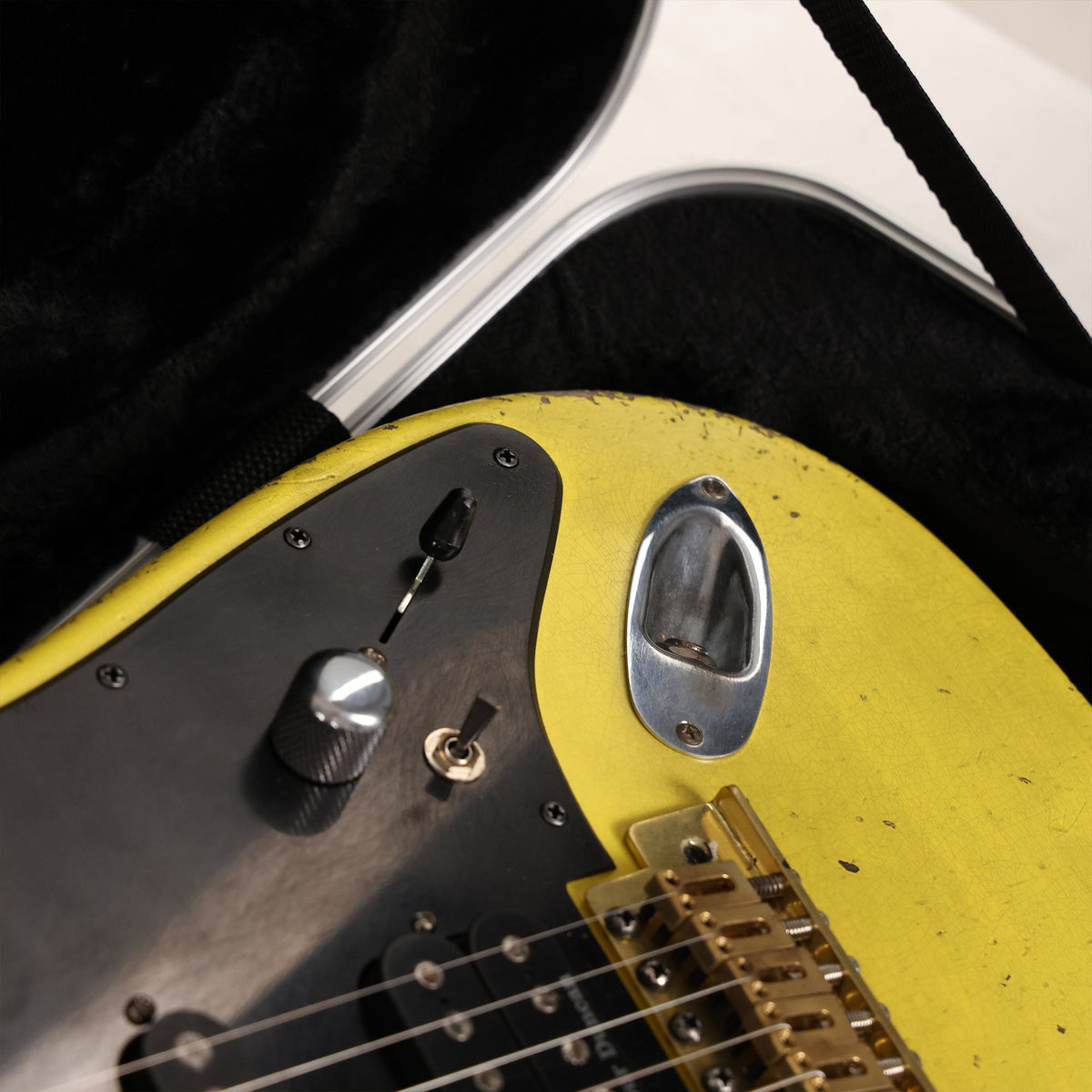 Charvel Custom Shop Nitro Aged So-Cal HSH Graffiti Yellow — 6