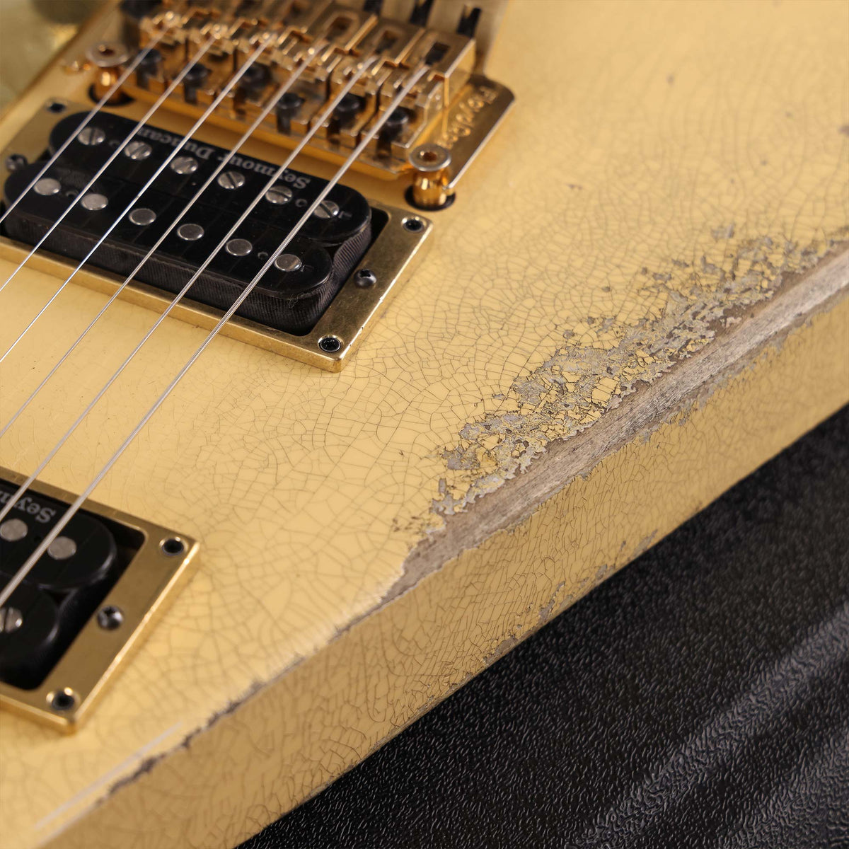 Jackson Custom Shop Rhoads RR-VS Floyd Rose Nitro Aged Vintage White — 7