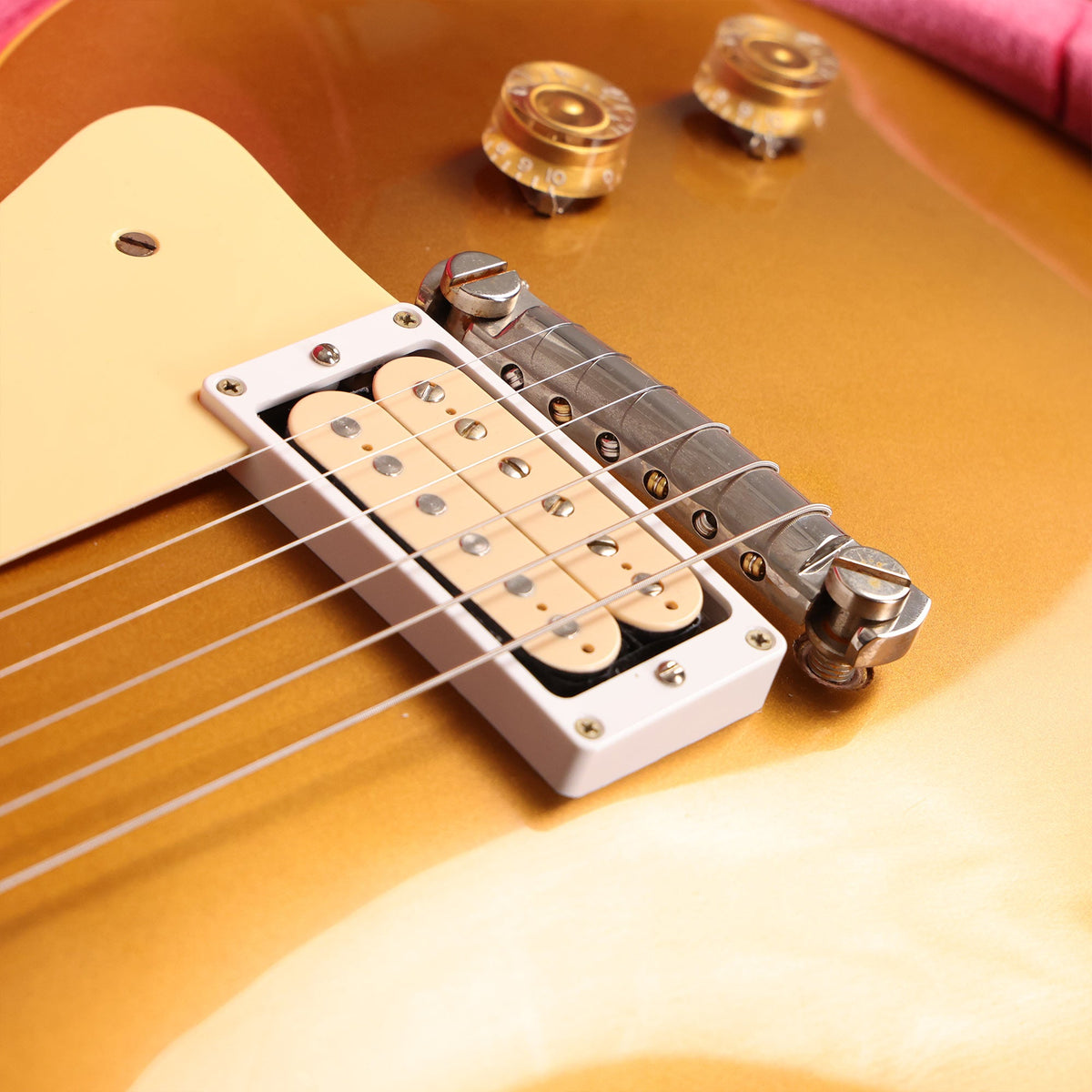 Gibson Custom Shop M2M 1954 Les Paul Torrified Goldtop Single Pickup — 8