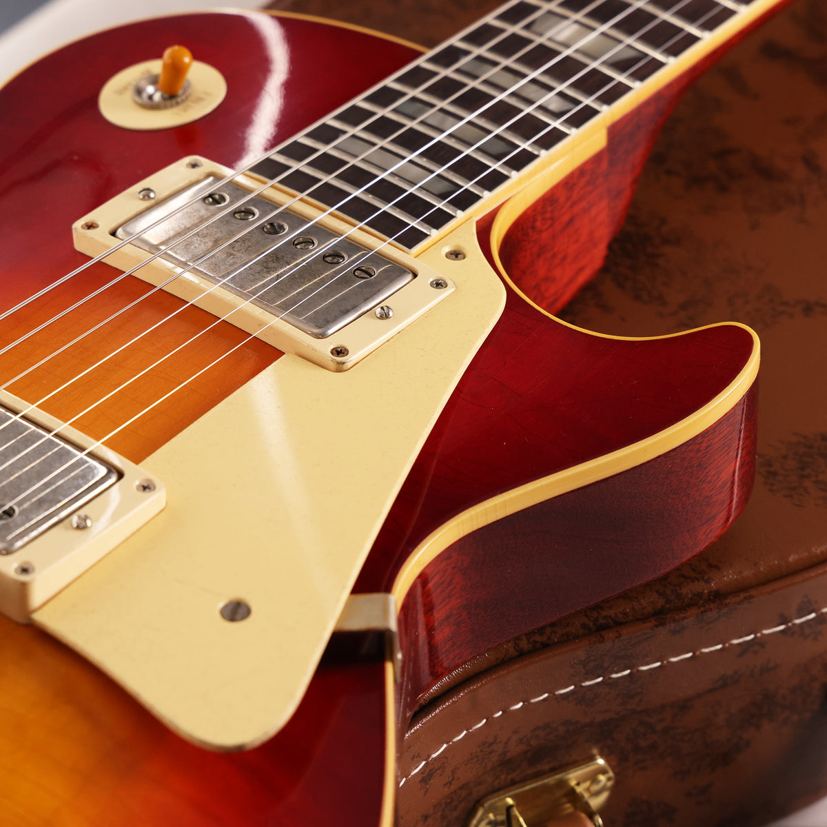 Gibson Custom Shop 1959 Les Paul Standard Reissue Ultra Light Aged Factory Burst — 12
