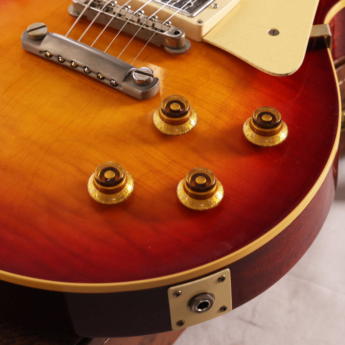 Gibson Custom Shop 1959 Les Paul Standard Reissue Ultra Light Aged Factory Burst — 13
