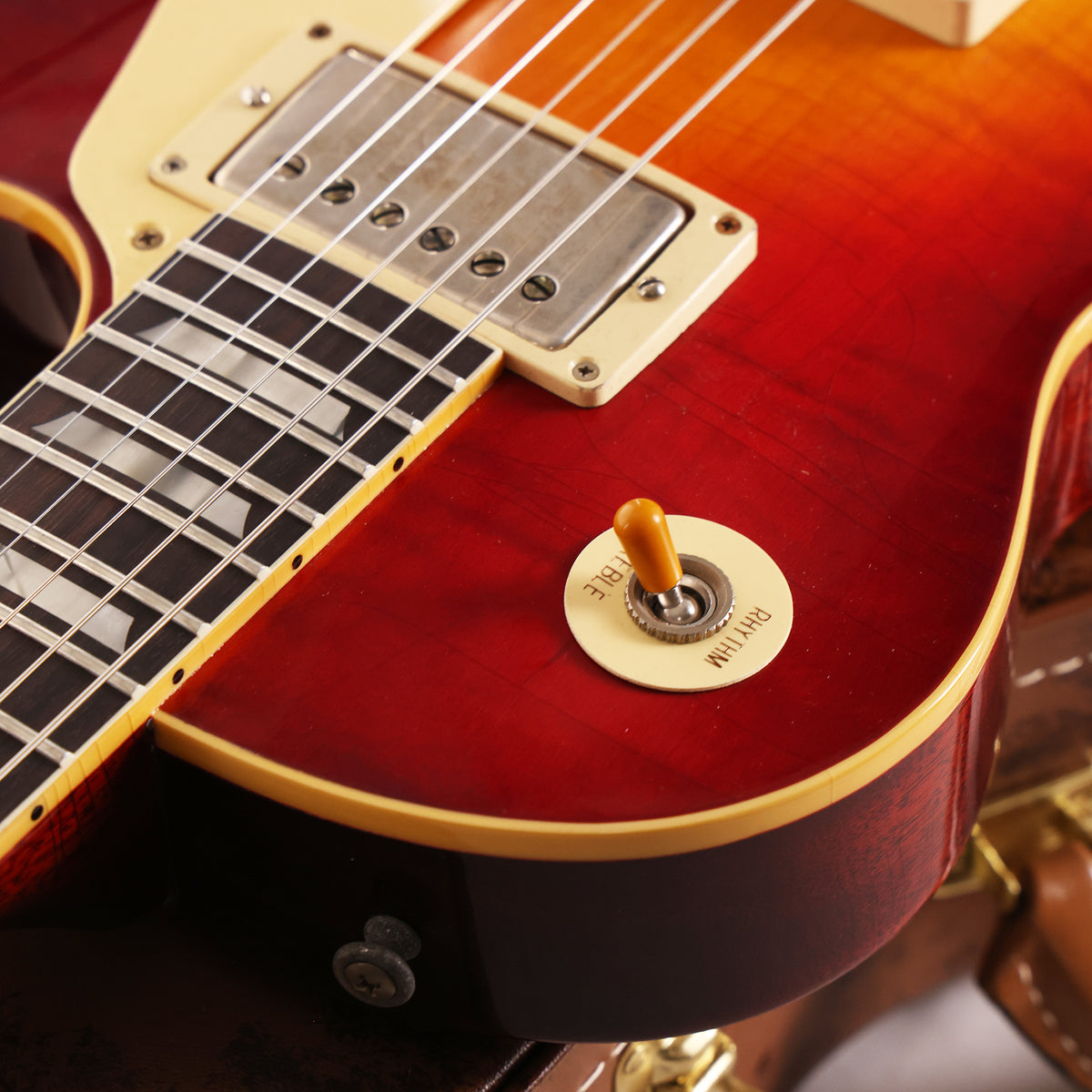 Gibson Custom Shop 1959 Les Paul Standard Reissue Ultra Light Aged Factory Burst — 9