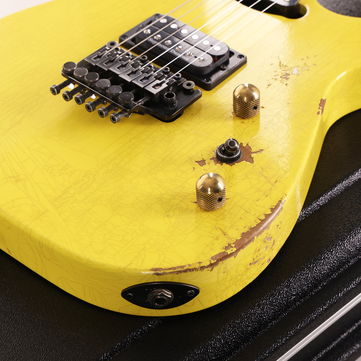 Jackson Custom Shop SL2H-V Soloist Nitro Aged Canary Yellow Music Zoo Exclusive — 13