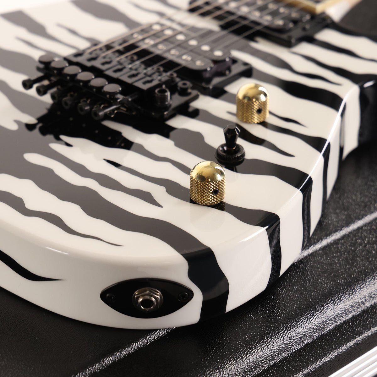 Jackson Custom Shop SL2H-V Soloist Music Zoo Exclusive White Bengal Stripes — 10
