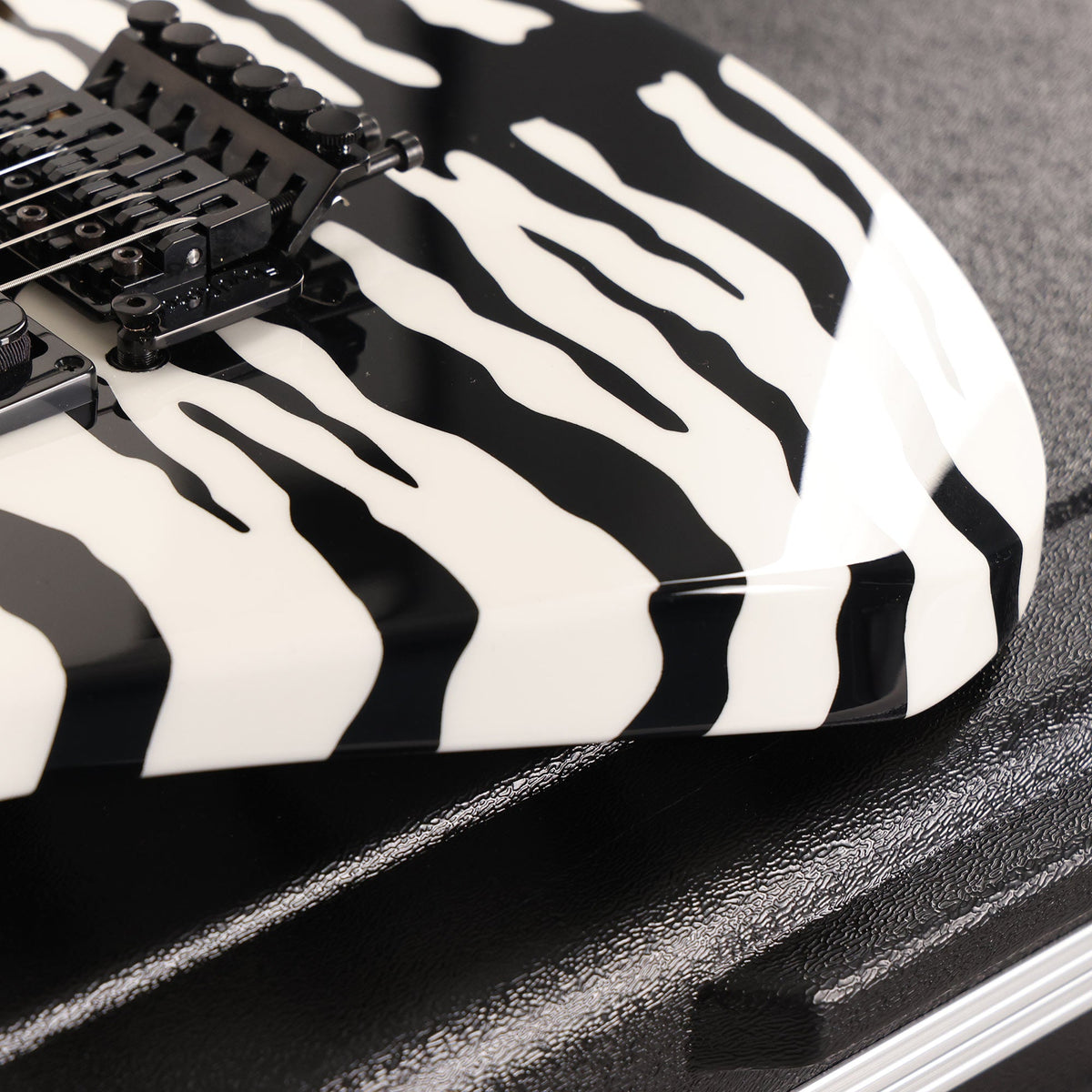 Jackson Custom Shop SL2H-V Soloist Music Zoo Exclusive White Bengal Stripes — 8