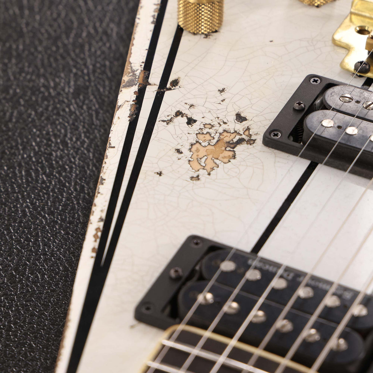 Jackson Custom Shop RR 1.5 Rhoads Tour Relic White with Black Pinstripes — 12