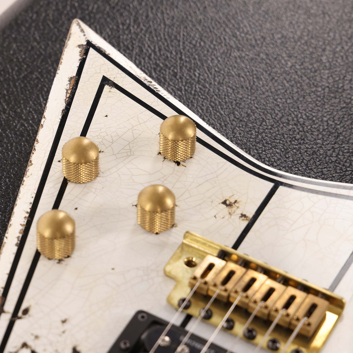 Jackson Custom Shop RR 1.5 Rhoads Tour Relic White with Black Pinstripes — 11