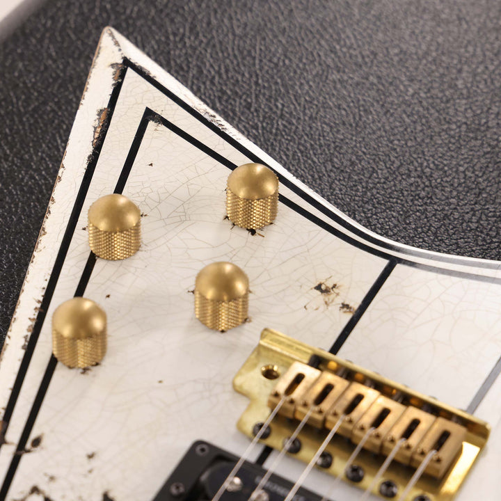 Jackson Custom Shop RR 1.5 Rhoads Tour Relic White with Black Pinstripes