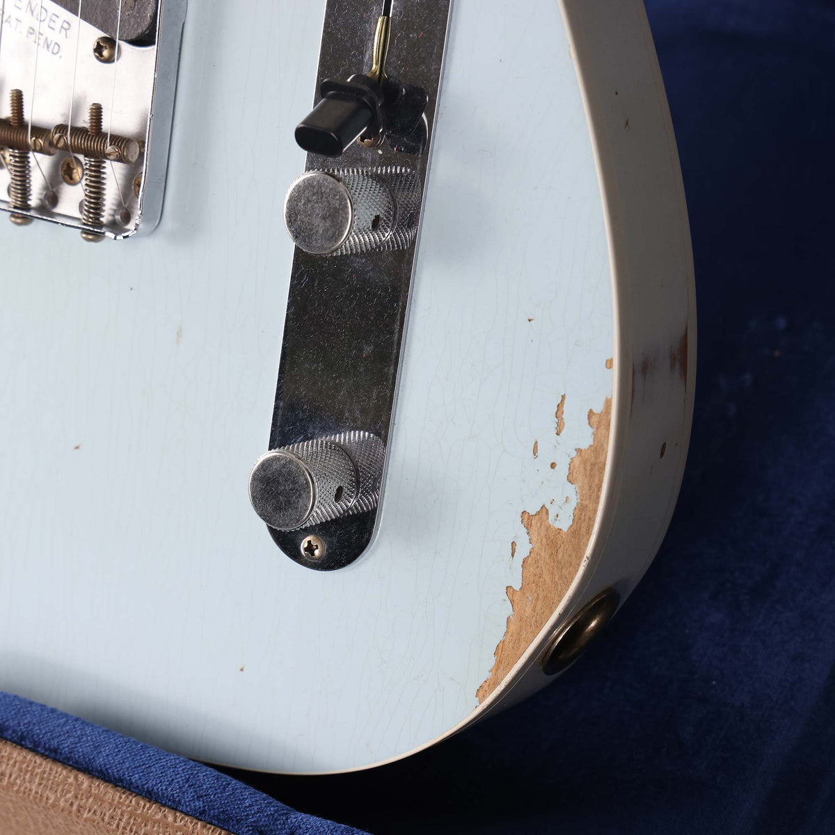Fender Custom Shop Two-Tone P90 Telecaster Relic Faded Sonic Blue and Olympic White — 11