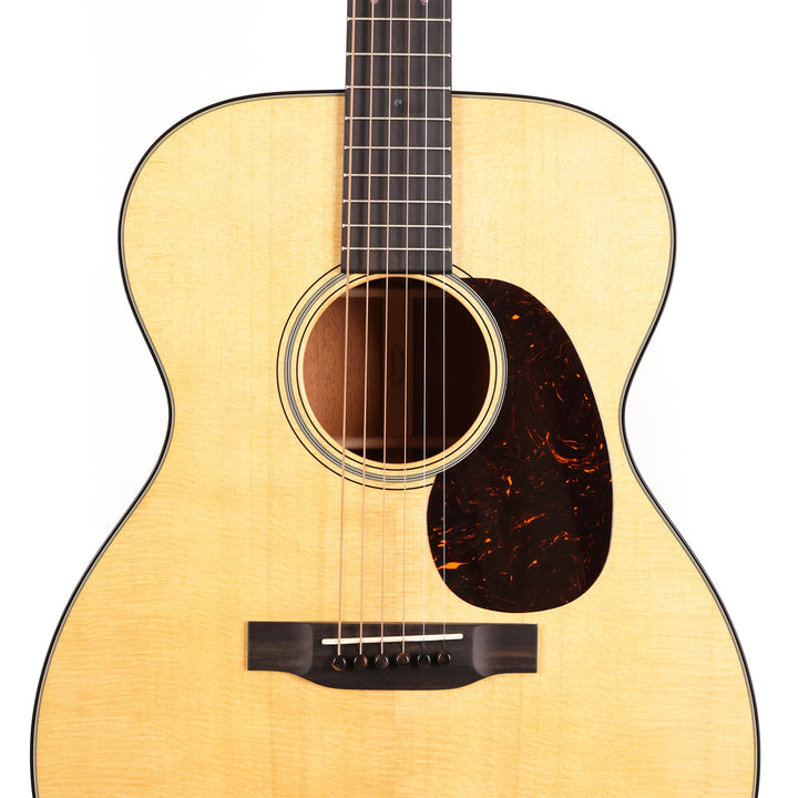 Martin Standard Series 000-18 Acoustic Guitar Natural