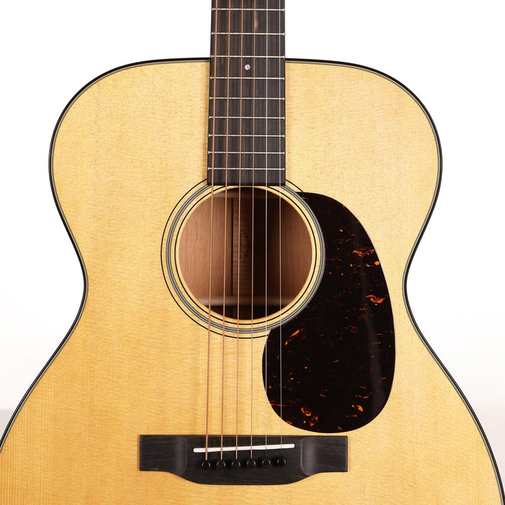 Martin Standard Series 000-18 Acoustic Guitar Natural