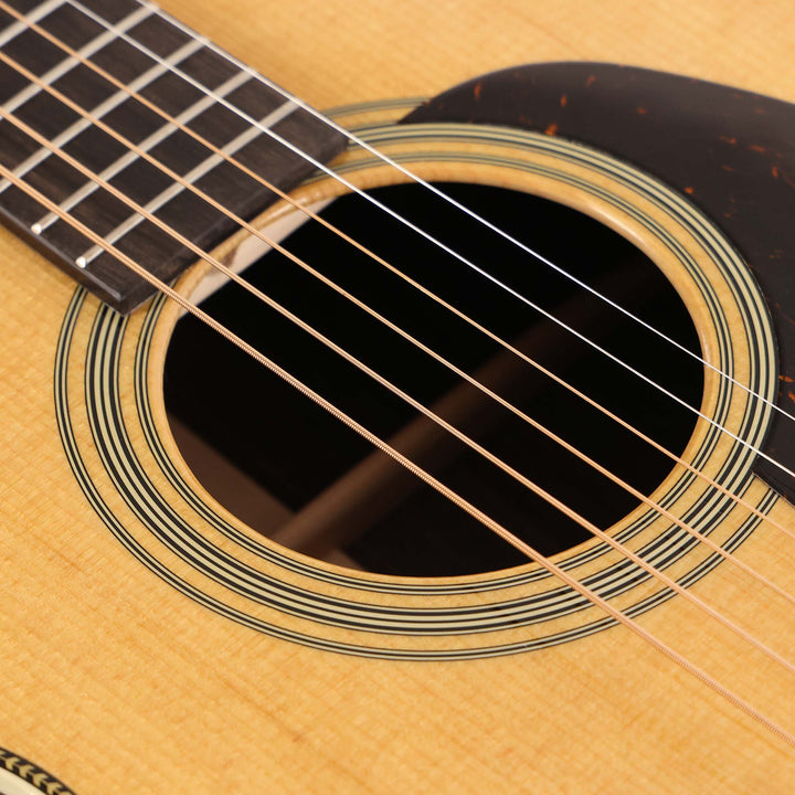 Martin 00-28 Acoustic Guitar Natural