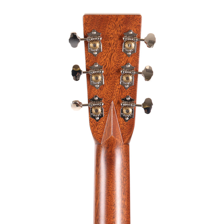 Martin Standard Series HD-28 Acoustic Guitar Natural