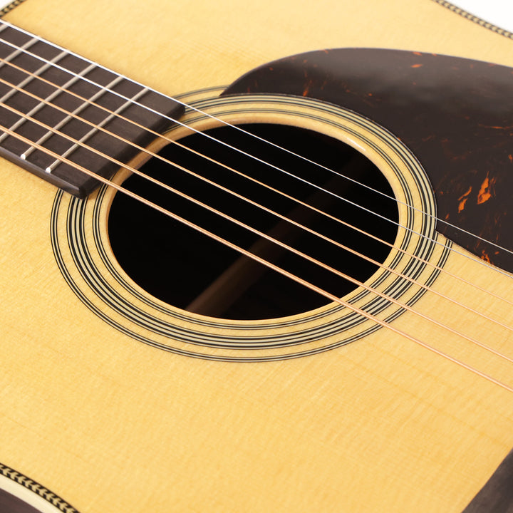 Martin Standard Series HD-28 Acoustic Guitar Natural